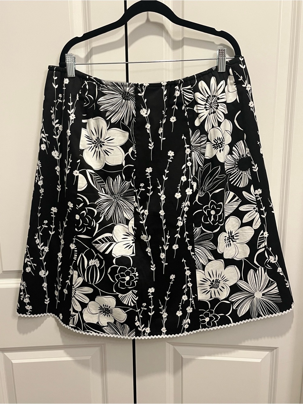 Black and White Floral A-Line Skirt Size 16W Cotton Blend Career Wedding Guest